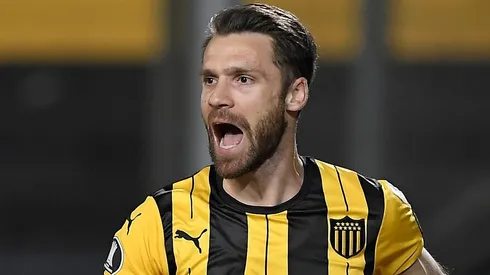 El defensor uruguayo es uno de los jugadores que quiere Holan para la UC