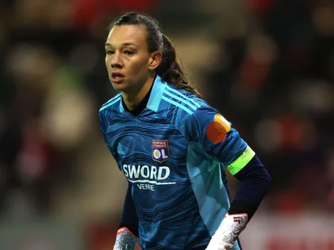 Felipe Bianchi pone a Tiane Endler en un podio del fútbol chileno