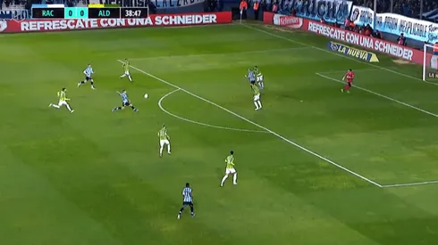 Vecchio hace de las suyas y se manda golazo de volea en triunfo de Racing.