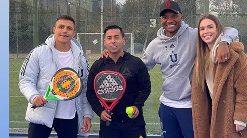 Sánchez viste con orgullo la ropa de la U en medio de sus vacaciones.