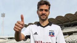 Bouzat ya posa con la camiseta de Colo Colo.
