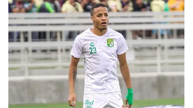 Byron Castillo suma sus primeras críticas en México