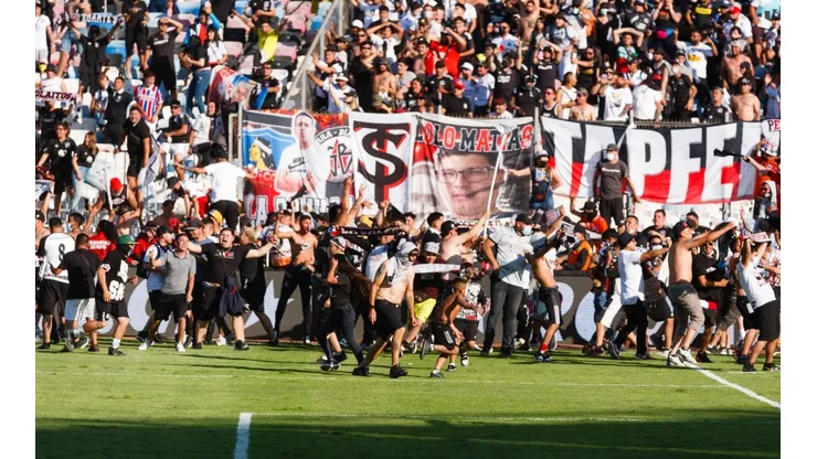 Antofagasta recibe millonaria multa por invasión de hinchas de Colo Colo.