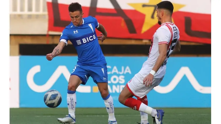 Católica ganó por tres a uno el partido de ida