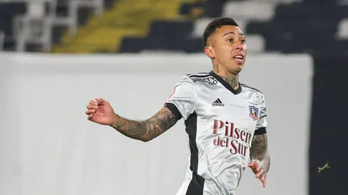 El delantero parte al fútbol estadounidense