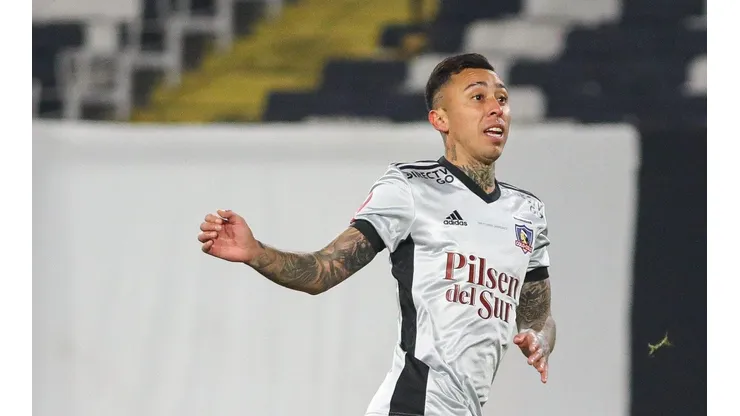 El delantero parte al fútbol estadounidense