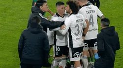 Quinteros tuvo que sacar a los empujones a Falcón para que no lo expulsaran.