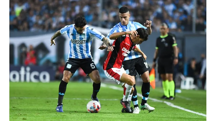 El Racing de Eugenio Mena se enfrenta a Gimnasia de La Plata.