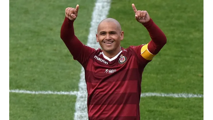Humberto Suazo anotó un verdadero golazo
