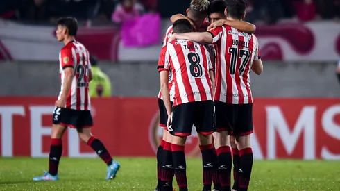 Estudiantes se enfrenta a Independiente.