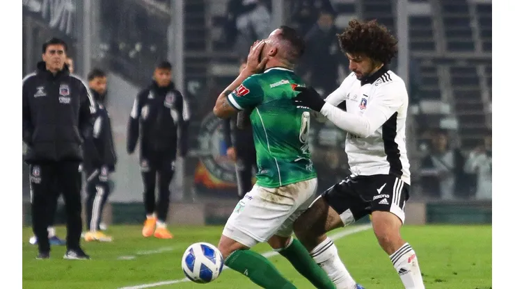 El uruguayo y el DT tuvieron un fuerte encontrón durante el partido