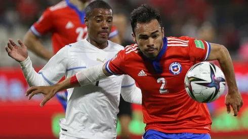 Suazo pone la pelota al piso con el recambio en La Roja.