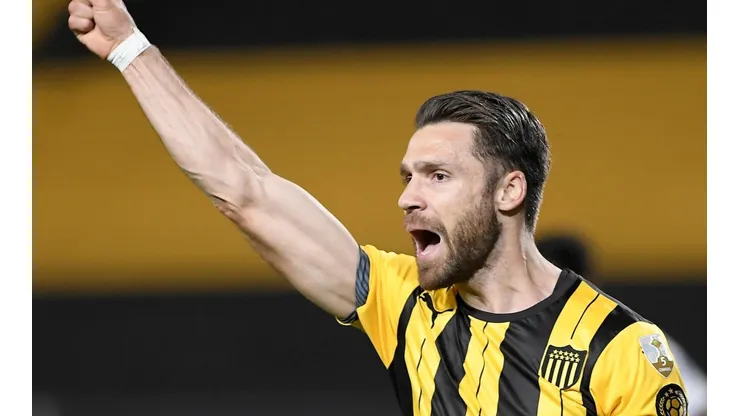 El defensor uruguayo sería una de las obsesiones de Holan