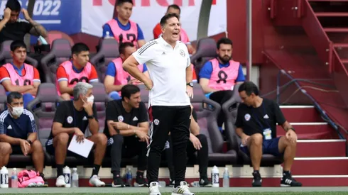 Berizzo sorprende a los hinchas con viralizada imagen cantando el himno.