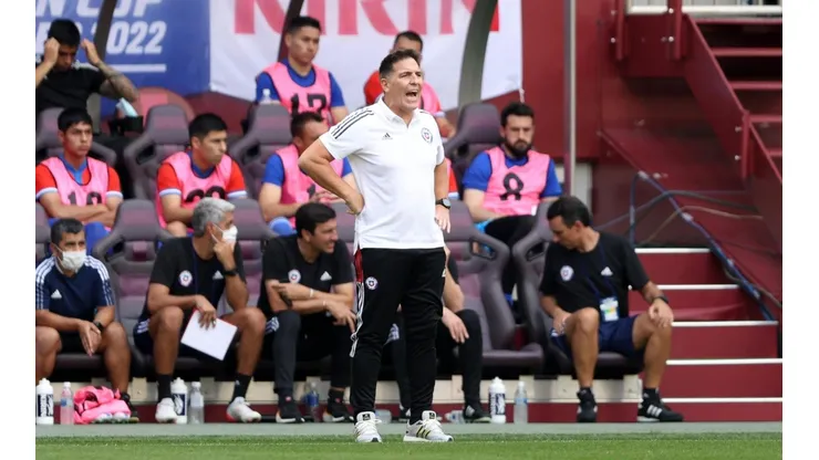 Berizzo sorprende a los hinchas con viralizada imagen cantando el himno.