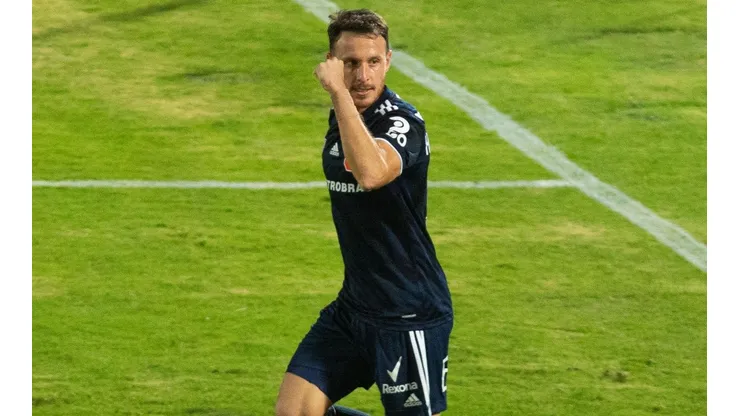 Henríquez va en busca de una nueva oportunidad con su regreso a Europa.