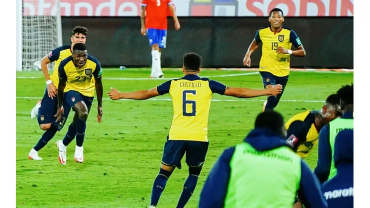 La prensa ecuatoriana festina con el fallo de la FIFA