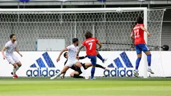 Video: Montecinos se manda una macana debajo del arco para Chile.