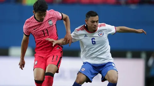 El lateral se estrenó con la camiseta chilena este lunes en el amistoso ante Corea del Sur