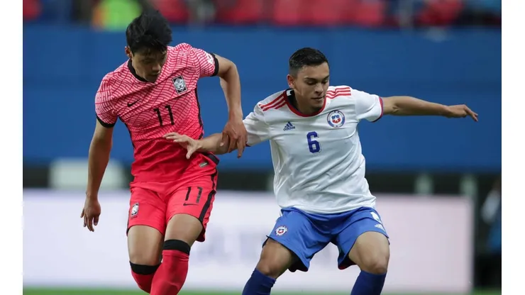 El lateral se estrenó con la camiseta chilena este lunes en el amistoso ante Corea del Sur