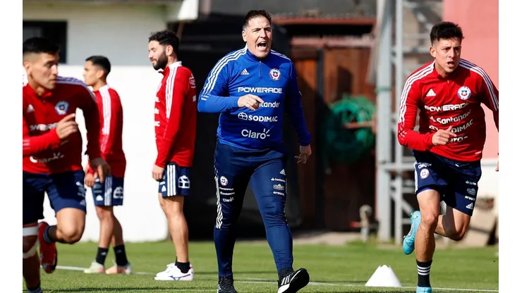 Berizzo define su primera formación en La Roja para enfrentar a Corea.
