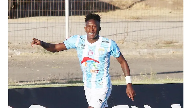 Yorman Zapata es una de las figuras de la sorprendente campaña de Magallanes.
