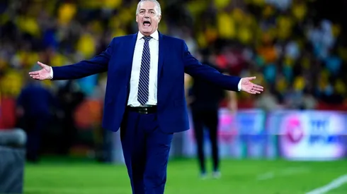 Gustavo Alfaro defendió con todo a Byron Castillo