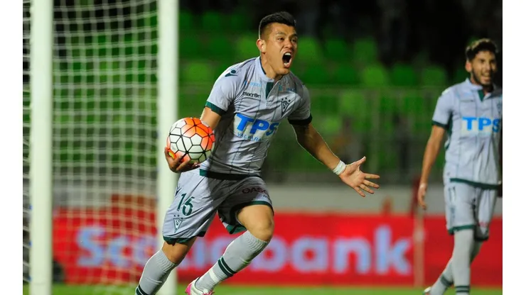 Carlos Muñoz tendría todo acordado para volver a Wanderers