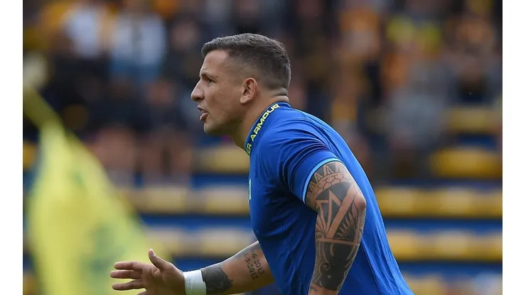 El volante ya firmó en su nuevo equipo tras salir de Rosario Central