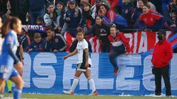 Las jugadoras de Colo Colo recibieron proyectiles por parte de la parcialidad local.