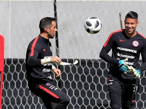 Cortés sale al cruce en defensa de Bravo en la Selección Chilena