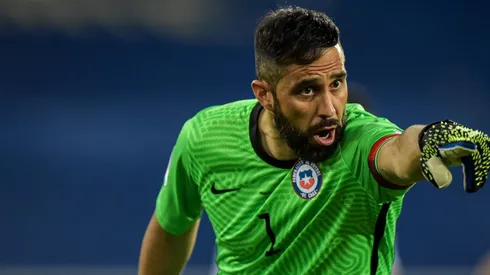 Claudio Bravo descartó la noticia de que está fuera del proceso de Berrizo