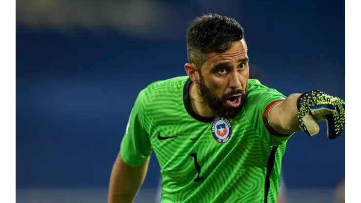 Claudio Bravo descartó la noticia de que está fuera del proceso de Berrizo