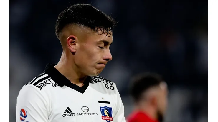 Zavala no descarta una salida de Colo Colo y avisa que trabajan en su futuro.
