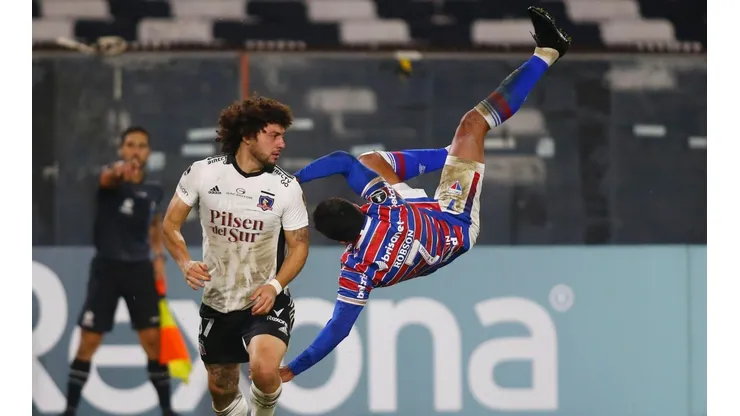Falcón emula un combate de lucha libre en la derrota de Colo Colo.