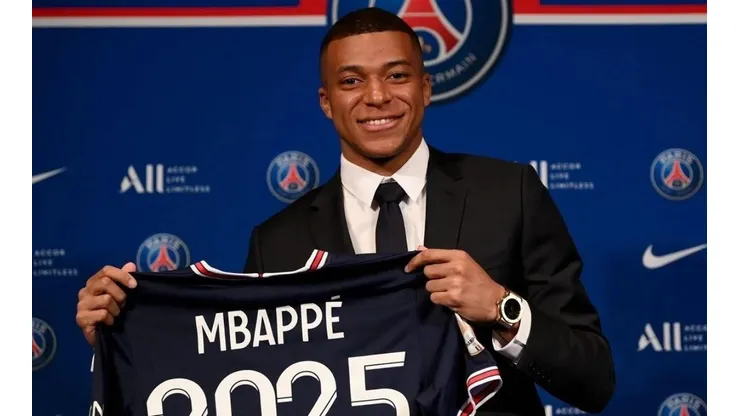 Mbappé ganará cerca de 300 millones de euros gracias a su nuevo contrato con el PSG.