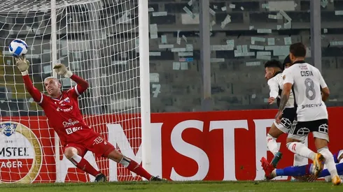 Colo Colo consigue el descuento antes del primer tiempo