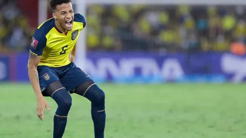 El pobre Byron Castillo sufre dentro y fuera de la cancha.