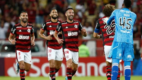 Isla y Flamengo le dieron una mano de ayuda a la UC.