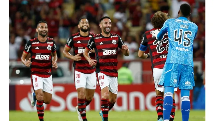 Isla y Flamengo le dieron una mano de ayuda a la UC.