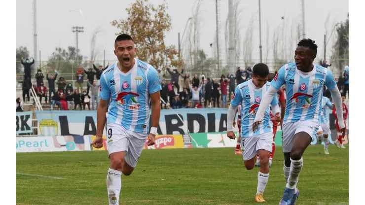 Magallanes sigue sólido en la punta
