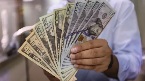 ¿Cuál es el precio de hoy del dólar y su cambio a peso chileno?