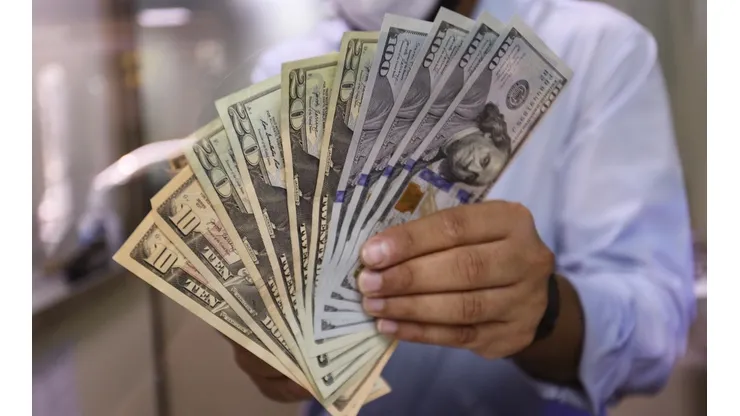 ¿Cuál es el precio de hoy del dólar y su cambio a peso chileno?