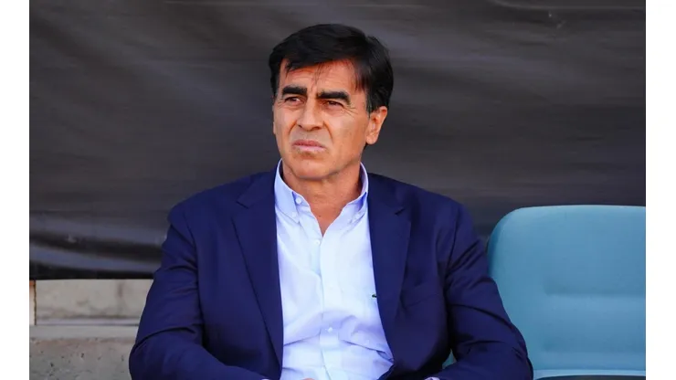 Gustavo Quinteros ya planifica el segundo semestre con Colo Colo.