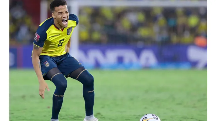 El Toño Valencia sale a apoyar a Byron Castillo