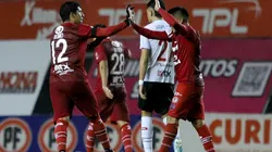 Ñublense vence a Curicó y es líder del torneo