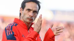 Horacio Rivas llena de flores a Sebastián Miranda por su campaña en la U