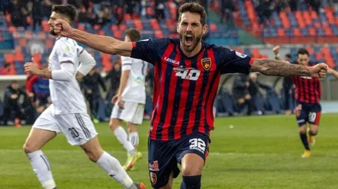 El ex delantero de la U fue figura en el Cosenza para mantener la categoría