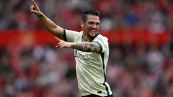 Gónzalez llama la atención en Inglaterra por anotar dos goles en el Liverpool vs Manchester United