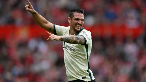 Gónzalez llama la atención en Inglaterra por anotar dos goles en el Liverpool vs Manchester United